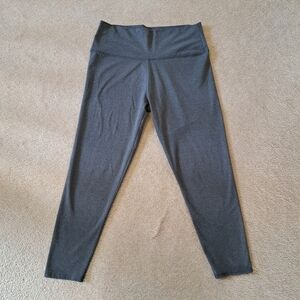 Aerie Grey Leggings Size Large Cropped Capri Chill Play Move American Eagle